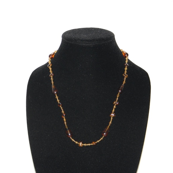Vintage Jewelry - Beautiful brown glass bead necklace 21"